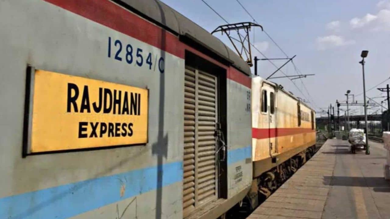 Rajdhani Express: দিল্লি-মুম্বই রাজধানী এক্সপ্রেসে বোমাতঙ্ক, আটক বায়ুসেনা আধিকারিক