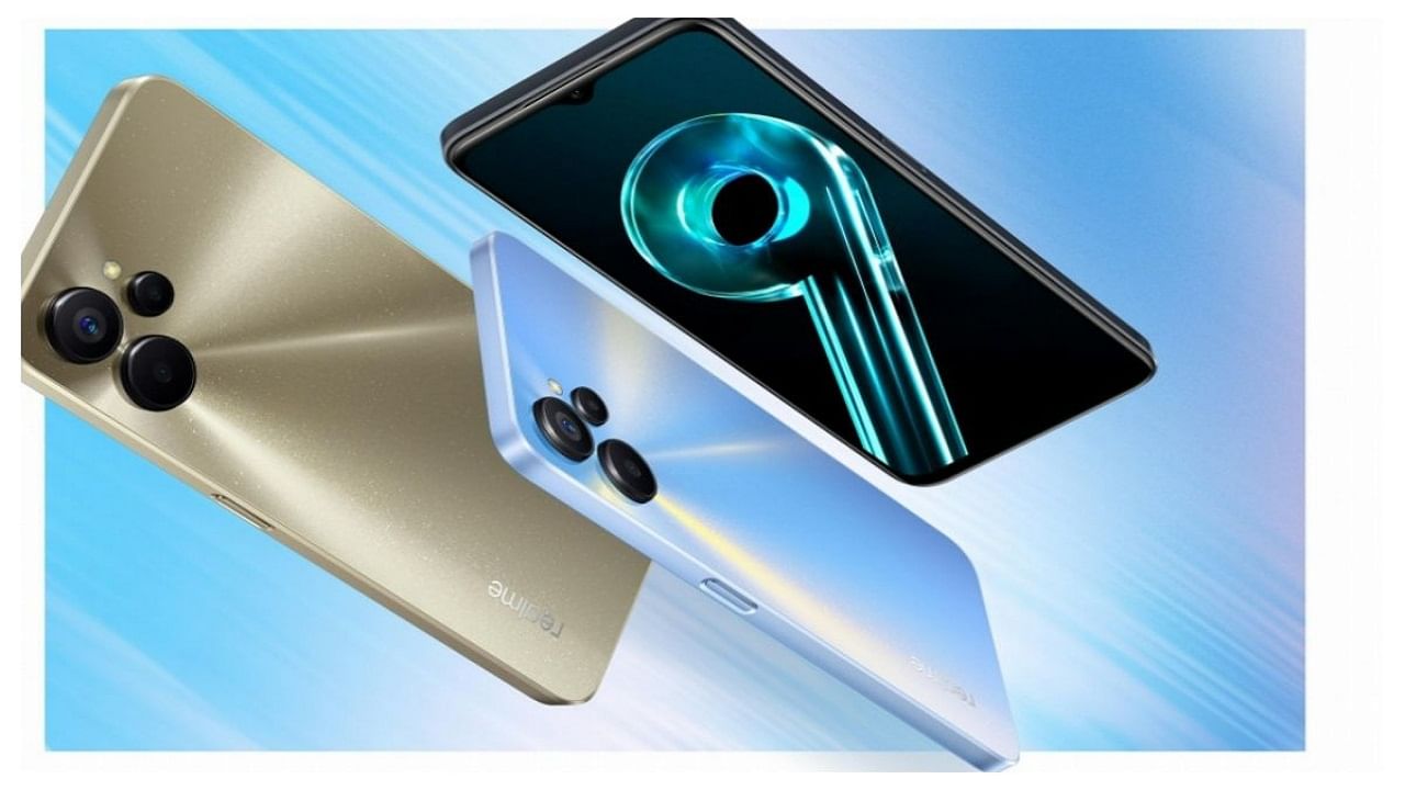 Realme 9 Pro 5G: Realme-র এই ফোনের দাম ১৮,৯৯৯ টাকা। এই দাম 6 GB RAM ও 128 GB ইন্টারনাল স্টোরেজ-সহ মডেলের জন্য রাখা হয়েছে। এই ফোনে Qualcomm Snapdragon 695 প্রসেসর দিয়েছে কোম্পানি। ক্যামেরার কথা বলতে গেলে, এতে একটি ট্রিপল ক্যামেরা সেটআপ-সহ 64 মেগাপিক্সেলের প্রধান ব্যাক ক্যামেরা দেওয়া হয়েছে। এর সঙ্গে আপনি 5,000 mAh-র ব্যাটারি পাবেন।