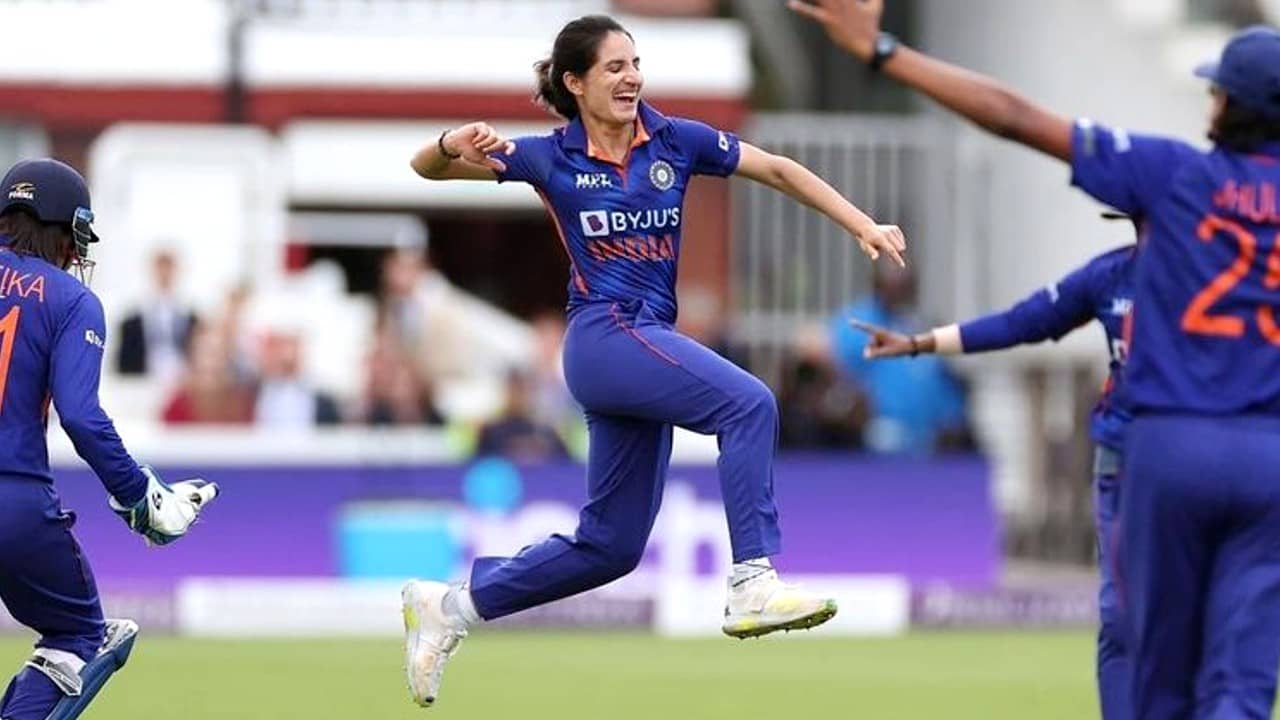 Renuka Singh: আইসিসি-র বর্ষসেরা উদীয়মান মহিলা ক্রিকেটার ভারতের রেণুকা সিং