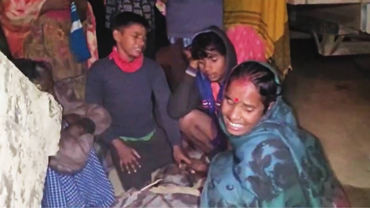 Raiganj : কানে হেডফোন চালকের, ইটভাটার শ্রমিককে চাপা দিল আস্ত জেসিবি