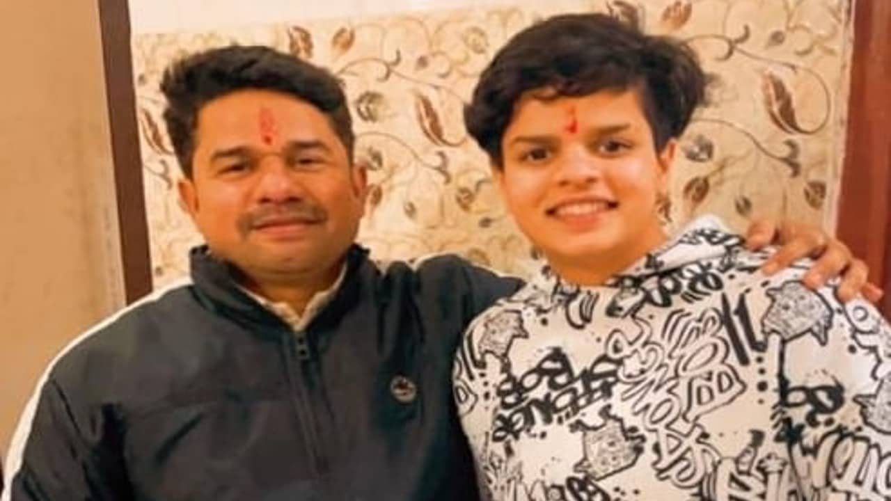 Shafali Verma: ট্রফি জেতা অবধি কাউকে নড়তে দিলেন না ক্যাপ্টেনের বাবা!