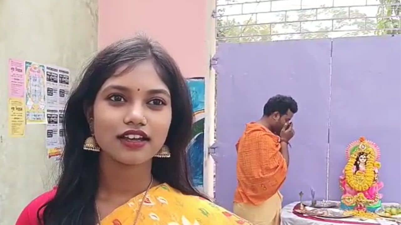 Saraswati Puja: কোথায় পুজো, কোথায় অঞ্জলি! সেজেগুজে গিয়ে পড়ুয়ারা দেখল গেটই খোলেনি স্কুলের
