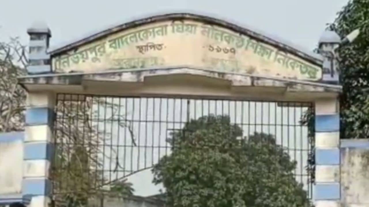 OMR Scam: তিন বছরের বেশি সময় আরামবাগের স্কুলে ইংরাজি পড়ানো শিক্ষক আজ অযোগ্যদের তালিকায়