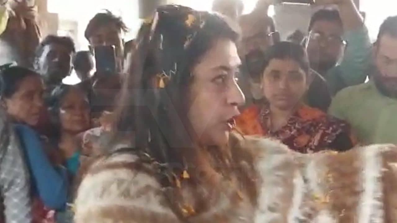 Didir Doot Shatabdi Roy: একই কথা ১৪ বার বলে যাচ্ছ, সমস্যা শুনে স্বর চড়ল শতাব্দীর, পরে বললেন…