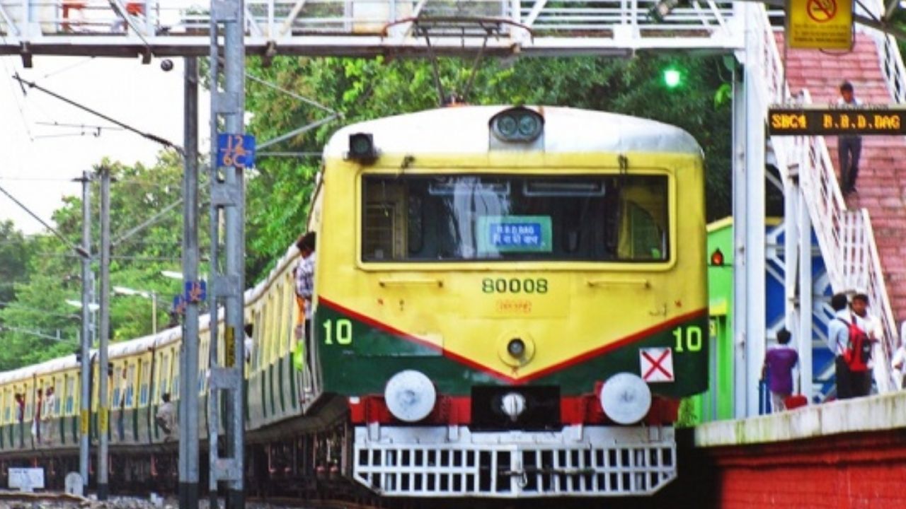 Indian Railway: দৌড়ে ট্রেন ধরতে গিয়ে চাকার তলায় মৃত্যু, রেলকে লক্ষাধিক টাকা ক্ষতিপূরণ দেওয়ার নির্দেশ আদালতের