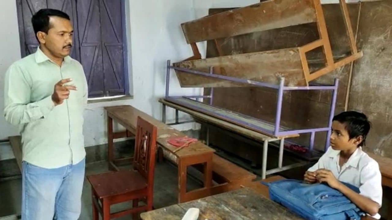 Tamluk School Sarawasti Pujo: বাংলার এই একটি মাত্র স্কুলে ছাত্র সংখ্যা ১, তাই বিগত কয়েক বছর ধরে বন্ধ বাগদেবীর আরাধনা