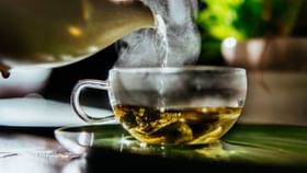 Tea For weight loss: সক্কাল-সক্কাল চুমুক দিন এই ৫ চায়ে, পেটের ফ্যাট গলবে মাখনের মতো Tea For weight loss: সক্কাল-সক্কাল চুমুক দিন এই ৫ চায়ে, পেটের ফ্যাট গলবে মাখনের মতো