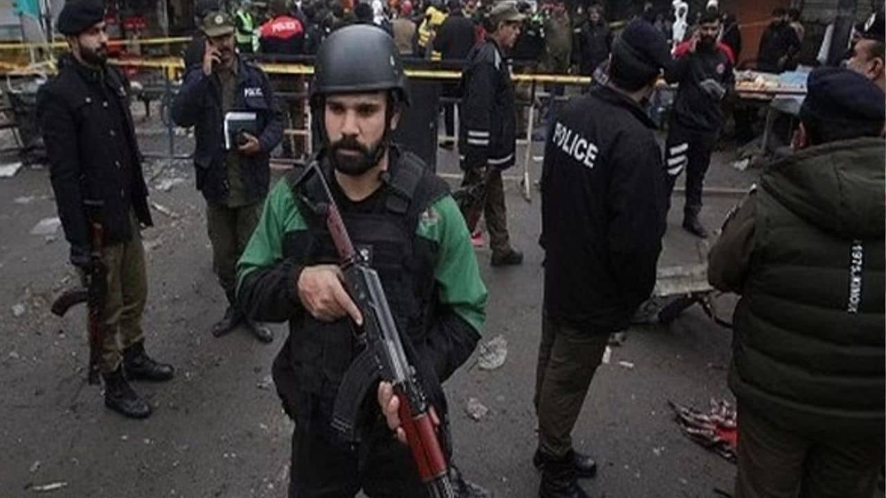 Terror Attack: পাকিস্তানে থানায় তালিবান জঙ্গি হামলা, মৃত DSP সহ ৩ পুলিশকর্মী