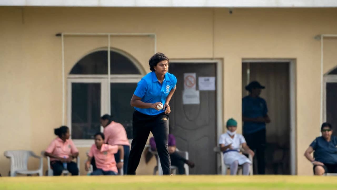 Titas Sadhu: তিতাসের বোলিংয়ে মেয়েদের আইসিসি ট্রফির তৃষ্ণা মিটবে, বিশ্বাস বাবা ও কোচের