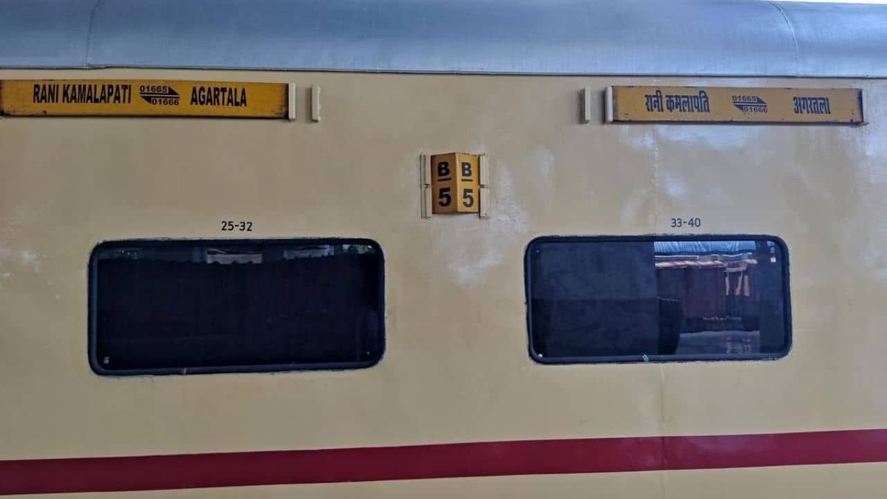 Siliguri smuggling: ট্রেনের বাথরুমের জলের ট্যাঙ্কের ভিতর গোপন কুঠুরি, উঁকি দিতেই ভয়ঙ্কর কাণ্ড