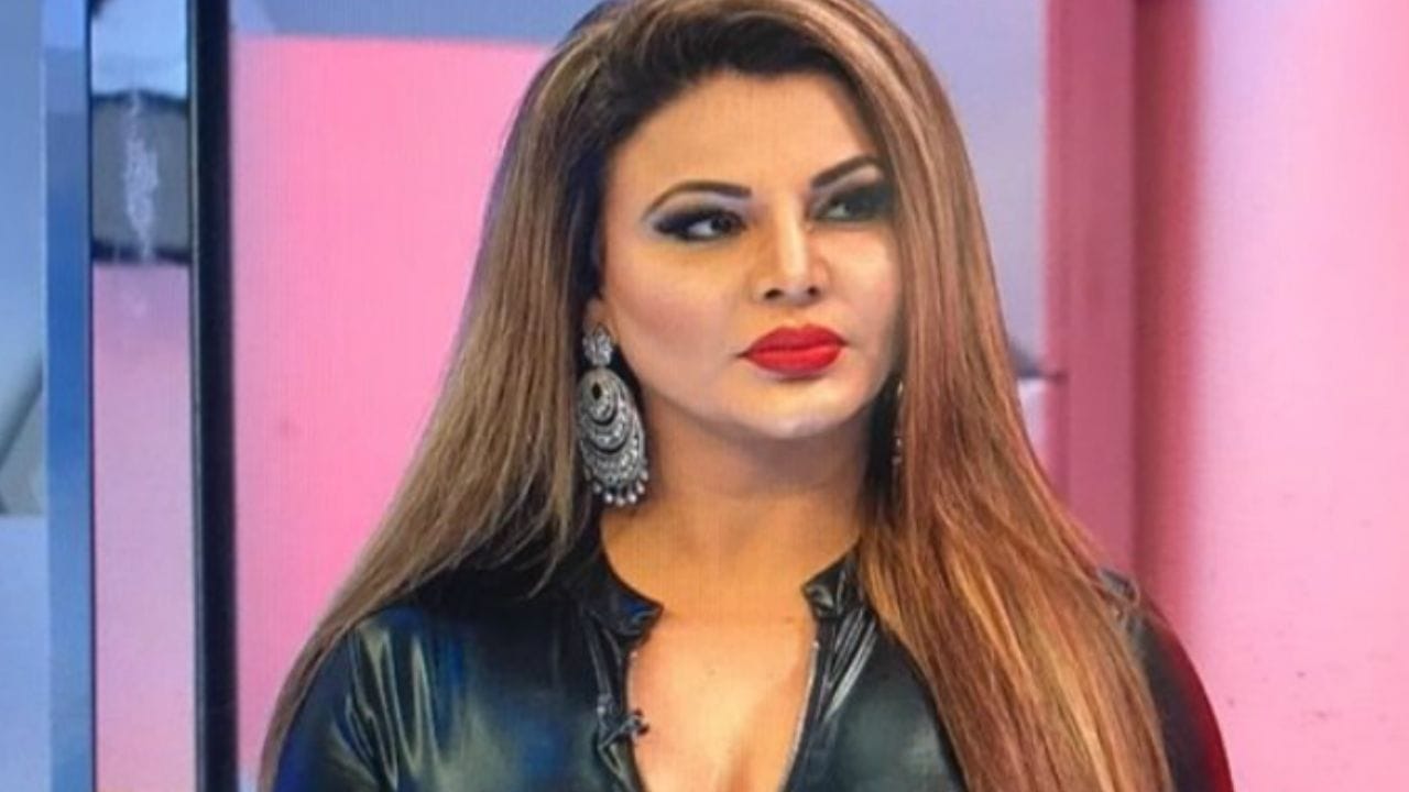 রাখী সাওয়ান্ত। বারংবার প্রেম এসেছে তাঁর জীবনে। সেই প্রেম বেশিরভাগ সময়েই স্থায়ী হয়নি। সাম্প্রতিক কালে তাঁর বিয়ে নিয়ে চলছে জোর চর্চা। আদিল খান তাঁর ও রাখীর বিয়ের কথা স্বীকার করেননি  