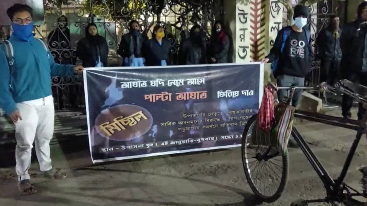 Visva-Bharati University : ৭ ছাত্রের বরখাস্তের সিদ্ধান্ত প্রত্যাহার না করলে জঙ্গি আন্দোলন! হুশিয়ারি বিশ্বভারতীর পড়ুয়াদের