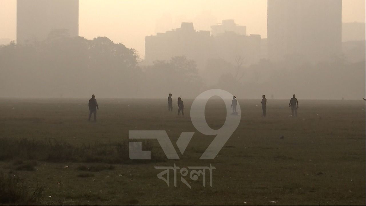 তাপমাত্রা বাড়লেও বজায় থাকবে শীতের আমেজ। সকাল থেকেই দাপট দেখাবে উত্তুরে হাওয়াও। জেলাগুলিতেও থাকবে ঠান্ডার প্রভাব। 