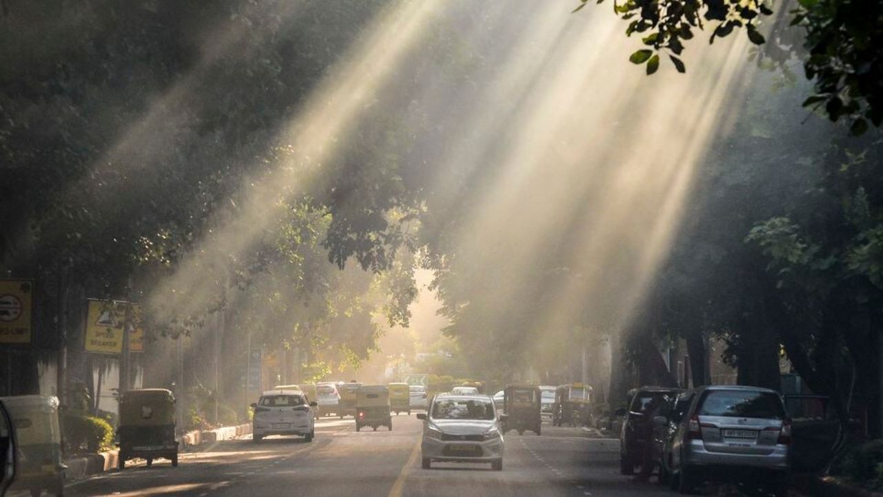 জেলাগুলোর ক্ষেত্রেও তাপমাত্রা পারদ নিম্নমুখী। বৃহস্পতিবার সকালের দিকে ঘন কুয়াশা এবং পরে পরিষ্কার আকাশ থাকবে।