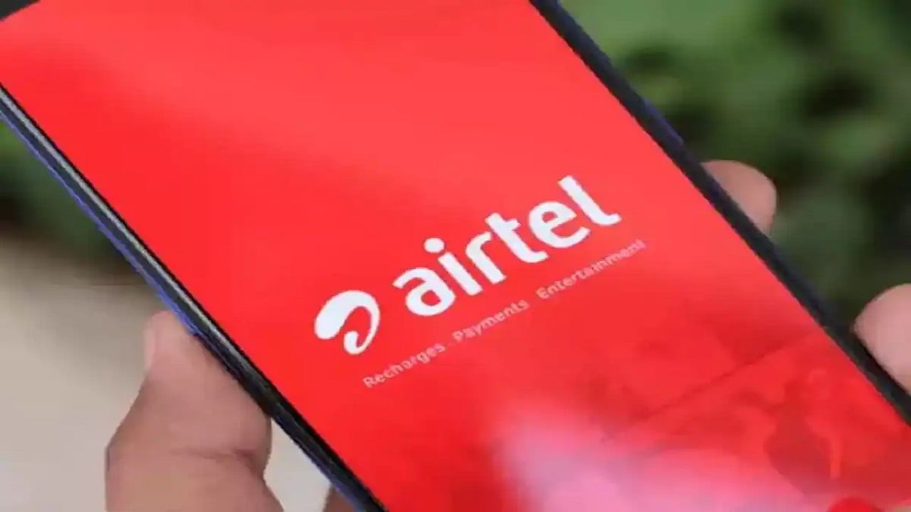 রিচার্জ করার জন্য আপনাকে যা করতে হবে তা হল Airtel Thanks অ্যাপ ব্যবহার করতে হবে। তবেই আপনি বিনামূল্যে 2GB ডেটা পাবেন। এয়ারটেল তাদের ডিজিটাল প্ল্যাটফর্মকে এভাবেই প্রচার করছে। এই অ্যাপের মাধ্যমে আপনার সব কাজ সহজ হয়ে যাবে। 