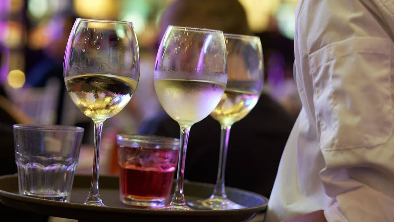 Air India Rules: প্রস্রাব কাণ্ডের জের! এবার বিমানে মদ্যপান করতে গেলে মানতে হবে এই সমস্ত নিয়ম...