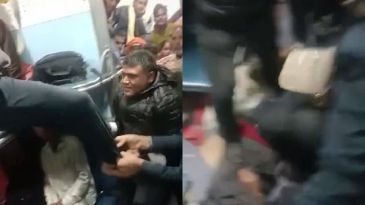 Video: বিনা টিকিটে ট্রেনে, শিক্ষা দিতে জুতো দিয়ে যাত্রীর মুখ মাড়িয়ে দিলেন টিকিট পরীক্ষক