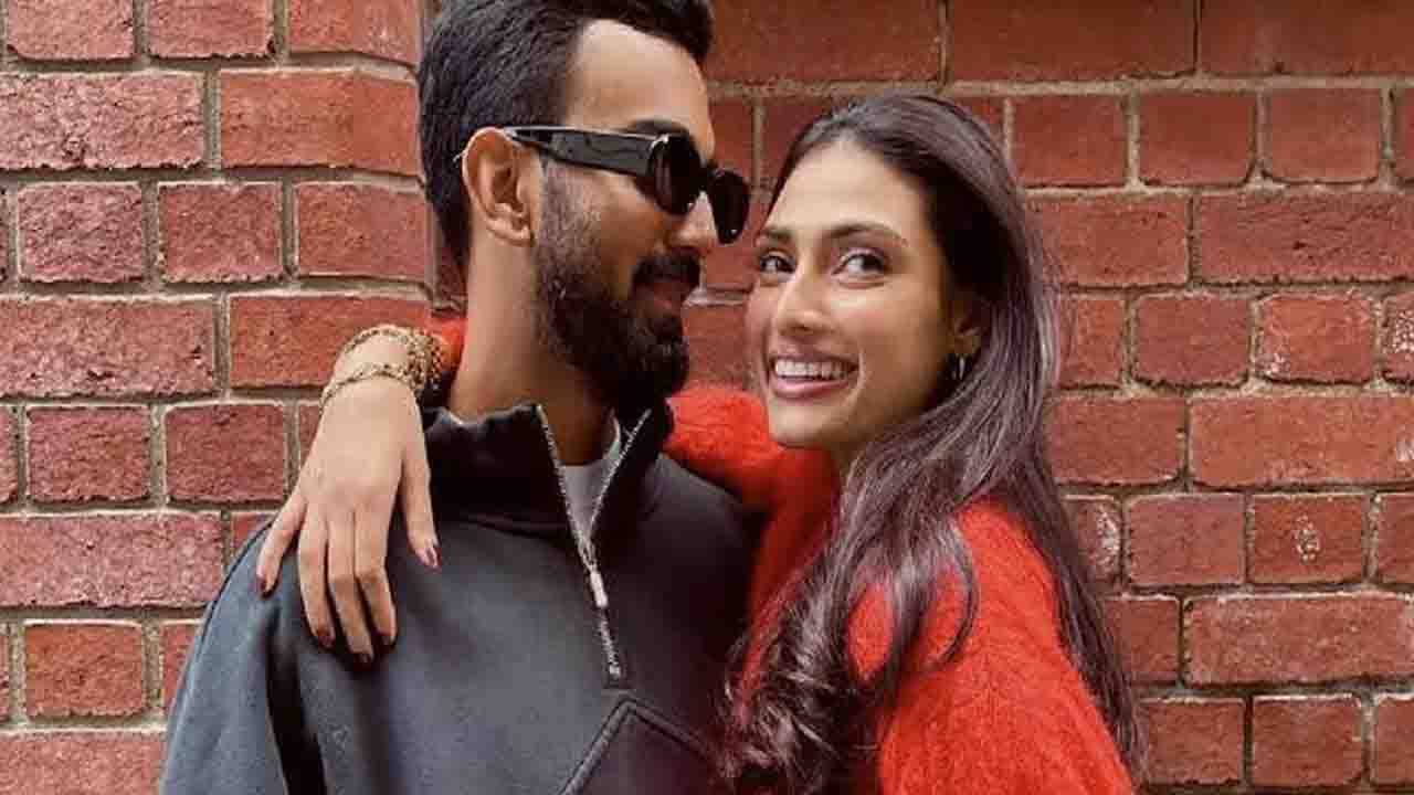 Athiya-Rahul Wedding: আড়াইটেতে বরাত ঢুকছে, বিকেল ০৪.১৫ নাগাদ অগ্নিকে সাক্ষী করে বিয়ে আথিয়া-রাহুলের