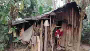 PMAY: ঘর পাইলাম না বাপ! আবাস-তালিকায় নেই নাম, প্লাস্টিকে ঢাকা ঘরই থুড়থুড়ে বুড়োর ভরসা