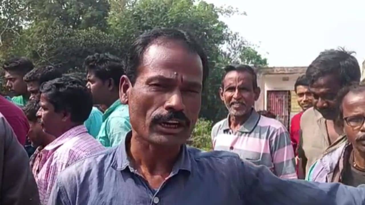 Saraswati Puja: স্কুলে সরস্বতী পুজো করেননি স্যররা, ক্ষোভে গেটে ঝুলল তালা