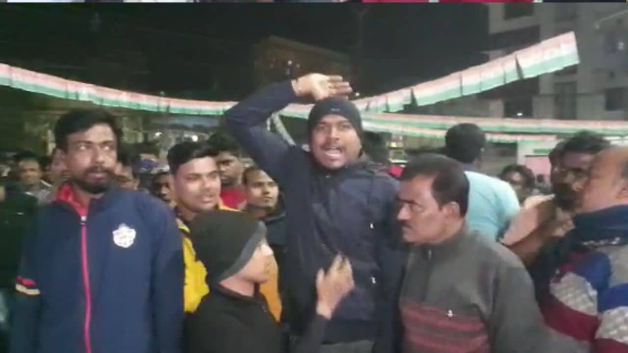 TMC Councillor Bikhov: পুলিশের বিরুদ্ধে অভিযোগ তুলে থানায় অবস্থান-বিক্ষোভ তৃণমূল কাউন্সিলরদের