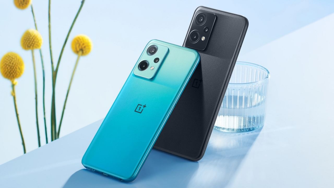 OnePlus Nord CE 2 Lite 5G: ফোনের দাম 19,945 টাকা। এই দাম এর 6 GB RAM ও 128 GB ইন্টারনাল স্টোরেজ ভ্যারিয়েন্টের জন্য রাখা হয়েছে। এতে একটি 6.56 ইঞ্চি স্ক্রিন ডিসপ্লে রয়েছে। এর ট্রিপল ক্যামেরায় একটি 64 MP প্রধান ব্যাক ক্যামেরা রয়েছে। এর অন্যান্য বিশেষ বৈশিষ্ট্যগুলির মধ্যে রয়েছে 5,000 mAh ব্যাটারি। এতে Qualcomm Snapdragon 695 5G প্রসেসর পাবেন।