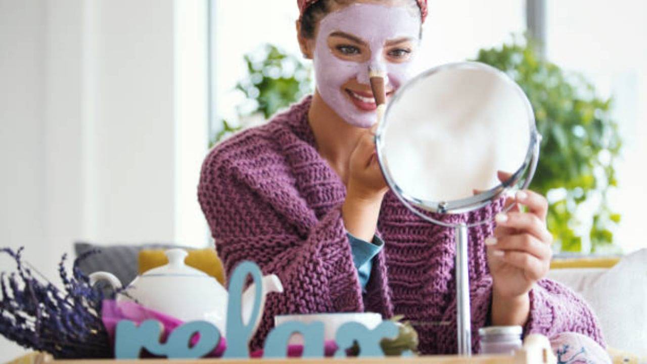 Dry Skin Care Tips: শীতে হাতের চামড়া ওঠে? জানুন এর কারণ ও ঘরোয়া প্রতিকার