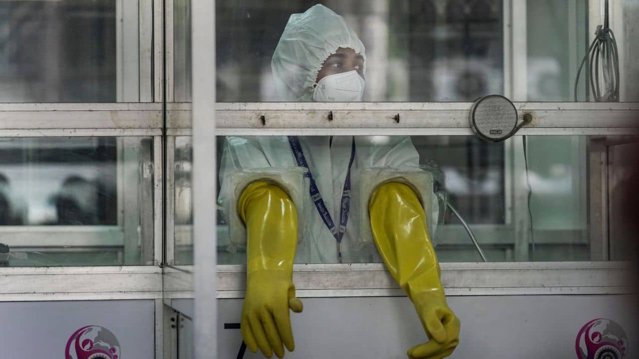 Corona Update: দিল্লিতে নতুন করে বাড়ছে করোনার সংক্রমণ, আজই বৈঠকে মুখ্যমন্ত্রী