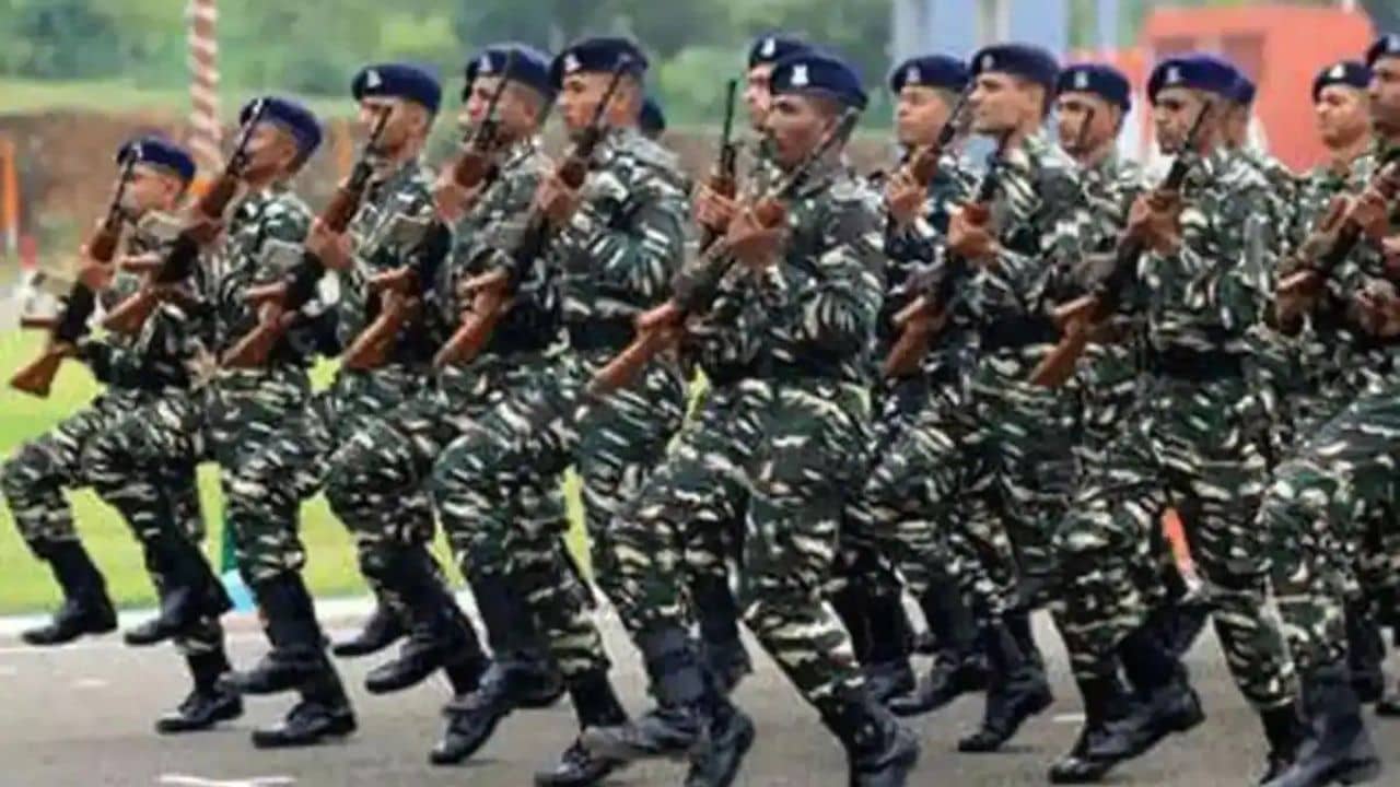CRPF Recruitment 2023: প্রায় ১৫০০ শূন্যপদে কর্মী নিয়োগ চলছে CRPF-এ, দ্বাদশ শ্রেণি পাশ হলেই করুন আবেদন