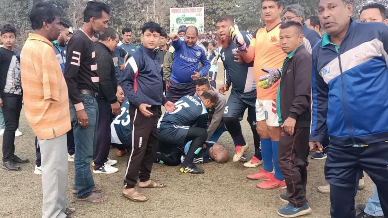 Bangladeshi Footballer death: খেলতে-খেলতে আচমকাই পড়লেন মাটিতে, ডুয়ার্সে মর্মান্তিক পরিণতি বাংলাদেশি ফুটবলারের