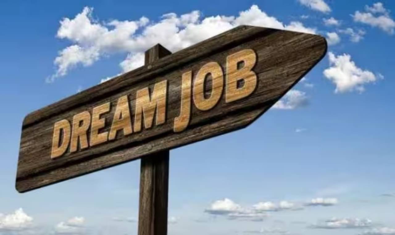 Vastu Tips: বাস্তুর এই দোষেই কি পাচ্ছেন না স্বপ্নের চাকরি? অর্থ উপাজন ও স্বপ্নের চাকরি পেতে এখনই মানুন ৫ বাস্তু টিপস