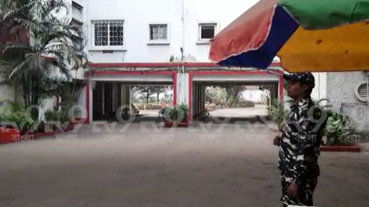 ED search operation in Kolkata শহরজুড়ে আবারও ইডির তল্লাশি, নতুন কোনও সূত্র পেয়েই অভিযান