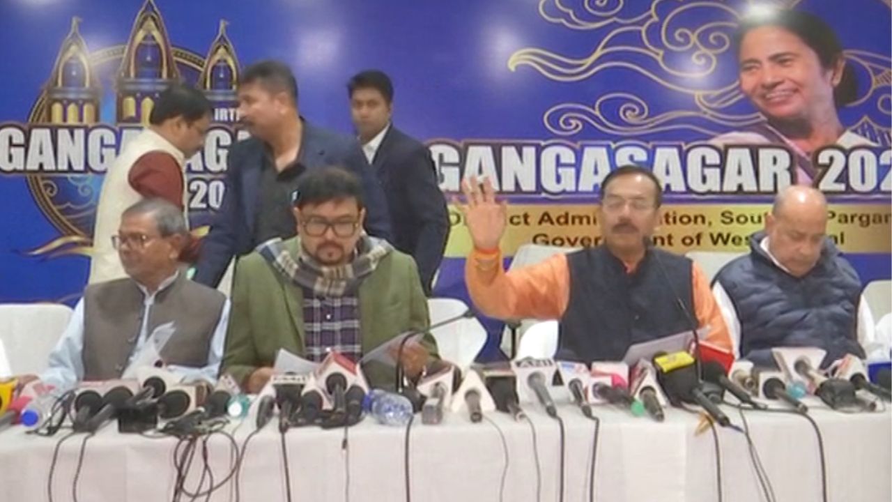  এদিন সাগরে সাংবাদিক সম্মেলন করেন মন্ত্রী অরূপ বিশ্বাস। জানান, পুণ্যার্থীদের সুরক্ষার জন্য ১৪ হাজার পুলিশ মোতায়েন করা হচ্ছে। ব্যারিকেড, পুলিশ ক্যাম্প নির্মাণ করা হয়েছে। 