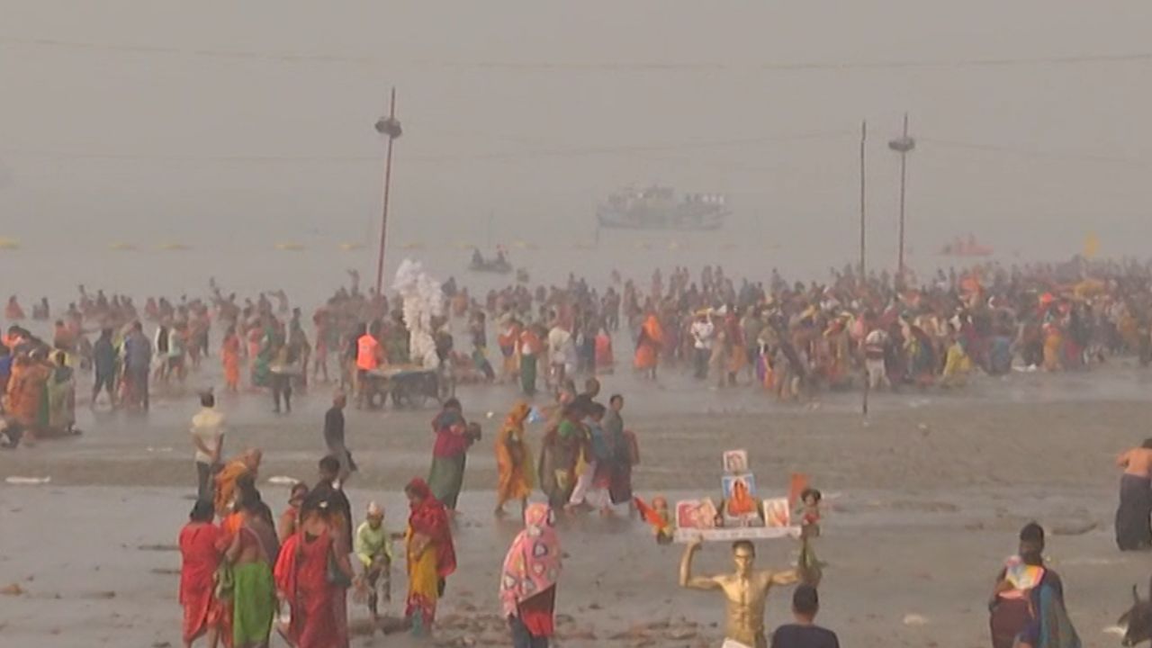 ভেসেল, লঞ্চ, আউট্রাম ঘাট থেকে সাগর পরিবহণ ব্যবস্থা, পুণ্যার্থীদের সংখ্যা, বাস ও অ্যাম্বুল্যান্স পরিষেবা থাকছে সমস্ত কিছু ট্র্যাকিংয়ে। থাকছে হ্যাম রেডিও, ১১ টি এলইডি স্ক্রিন ও ৪টি মুভিং এলইডি স্ক্রিন। তাতেই চলবে লাইভ স্ট্রিমিং। সমস্ত ফিড সরাসরি যাচ্ছে নবান্নে। 