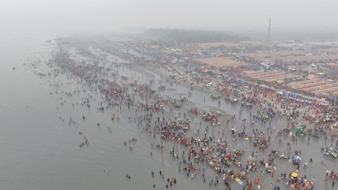  কড়া ব্যবস্থা করা হয়েছে দমকলের তরফেও। গঙ্গাসাগরের দমকল অফিসে থাকছে ১১টি অস্থায়ী ফায়ার স্টেশন। ৩০০টি  হাইড্রেনের ব্যবস্থা থাকছে। ৫০টি অগ্নি নির্বাপক যন্ত্র, ১১টি পাম্প হাউস, ১০টি টেন্ডার থাকছে। সঙ্গে ২০০ জন দমকল কর্মী। 