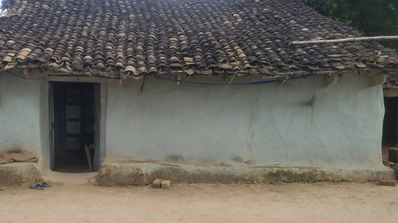 Awas Yojana Scam: বিধবা মহিলাকেও ছাড়েননি তৃণমূল নেতারা! ভাতার সরগরম আবাস যোজনায় কাটমানির অভিযোগে