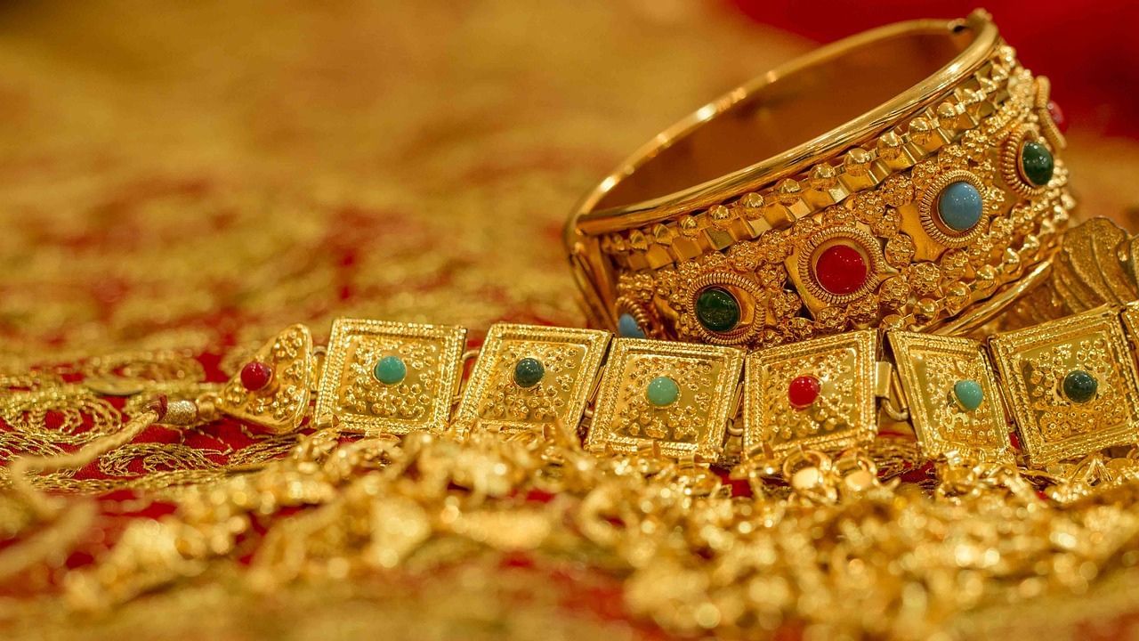 Gold Price Today: সপ্তাহের শুরুতে কততে বিকোচ্ছে সোনা-রুপো?