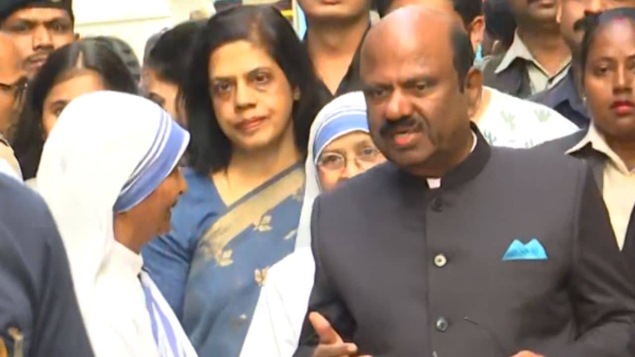 Governor CV Ananda Bose: ডান কানে কম শুনি, জয় বাংলা নিয়ে সাংবাদিকদের প্রশ্নে বললেন রাজ্যপাল