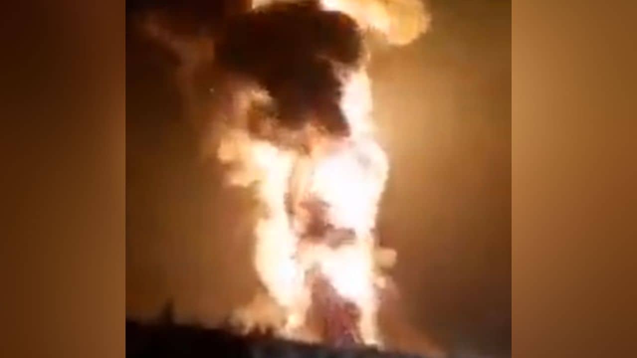 Iran Drone Attack: মাঝরাতে হঠাৎ কান ফাটা শব্দ, নিমেষে বিস্ফোরণে কাঁপল গোটা এলাকা, অল্পের জন্য বড় বিপদের হাত থেকে রক্ষা পেল ইরান