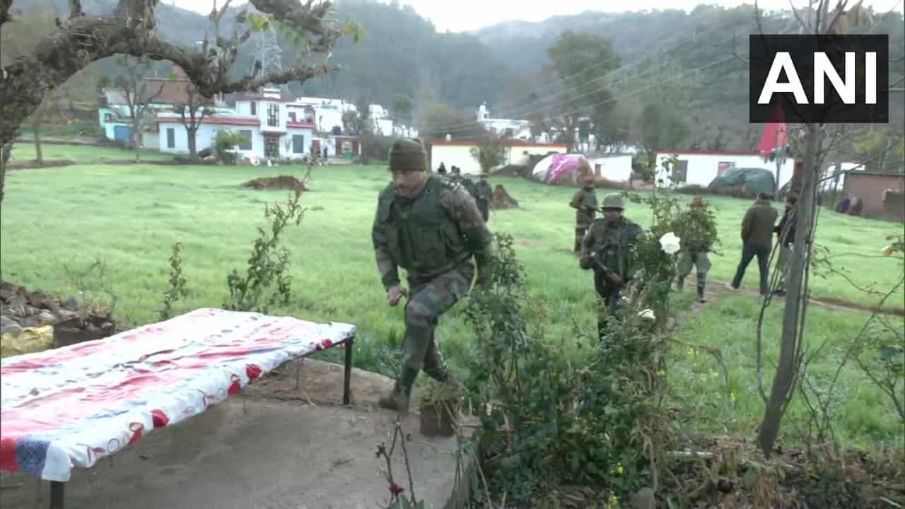 J&K Terror Attack: বাড়িতে ঢুকে আগে আধার কার্ড দেখতে চেয়েছিল জঙ্গিরা, নববর্ষে রাজৌরির হামলা ঘিরে চাঞ্চল্যকর তথ্য