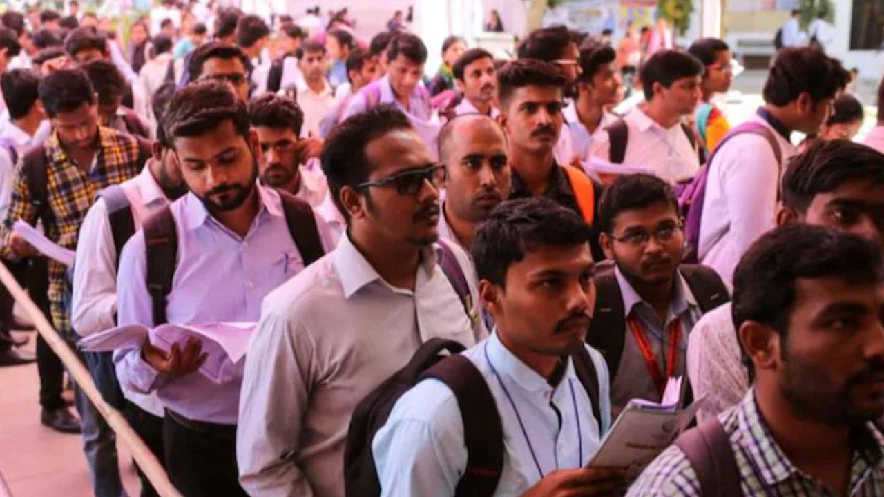 Indian Army Recruitment: মাধ্যমিক পাশ করলেই আবেদন করা যাবে এই চাকরিতে, বেতন ৬৩,০০০ পর্যন্ত