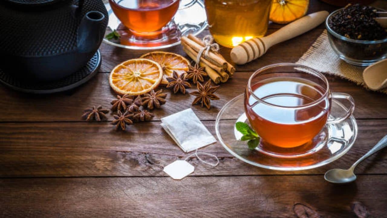 Ayurvedic Tea For Headache: প্রয়োজন নেই ওষুধের, মাথা ব্যথার সমস্যা নিমেষে দূর করতে চুমুক দিন এই চায়ে
