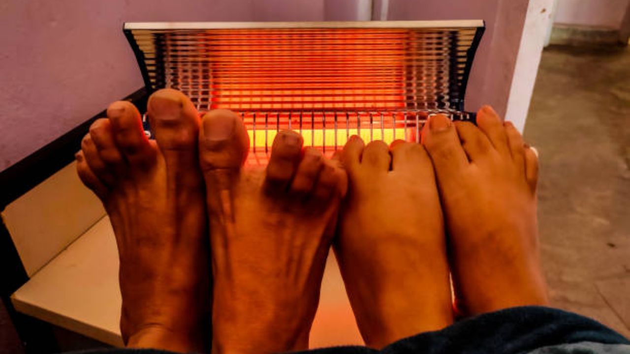 Room Heater Side Effects ঠান্ডায় হিটার, ব্লোয়ার বা আগুন থেকে সব সময়
