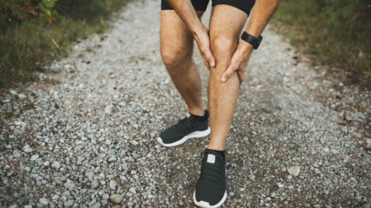 Leg Cramps একটু হাঁটলেই পায়ে লাগছে, কম বয়সিদের মধ্যে কেন এমন সমস্যা
