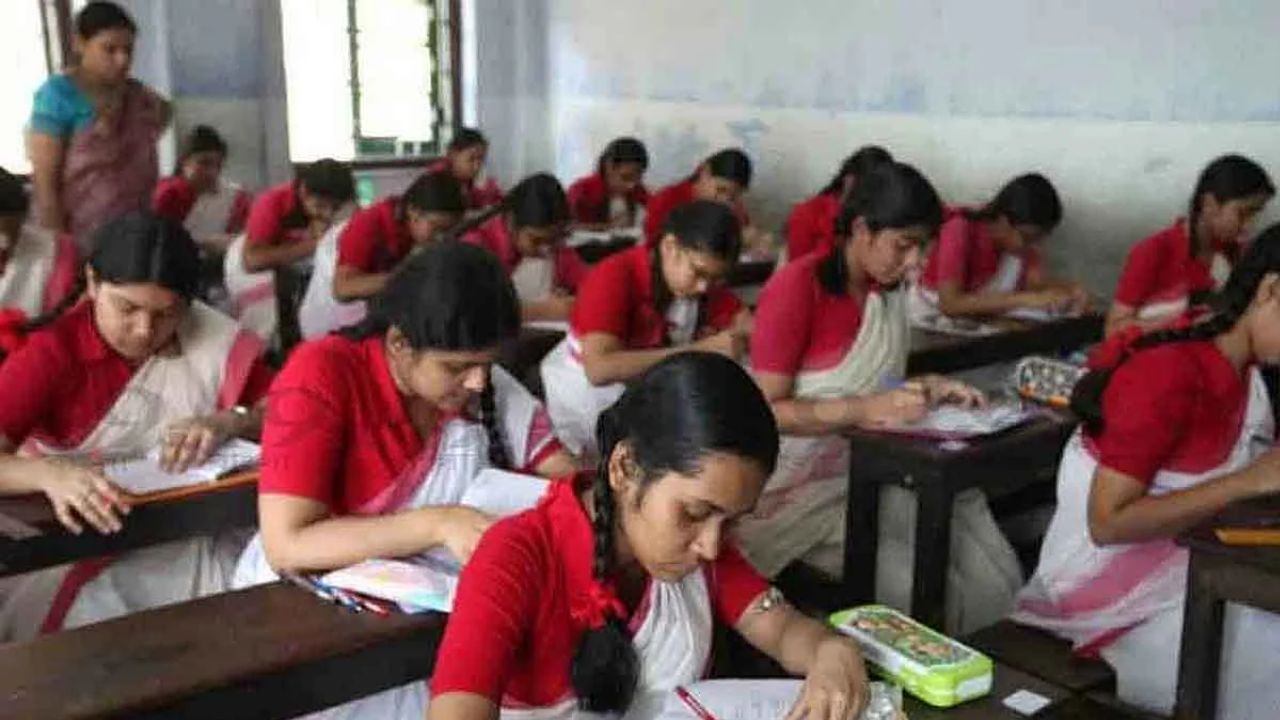 Madhyamik Examination: গতবারের থেকে প্রায় ৪ লাখ কমল মাধ্যমিক পরীক্ষার্থীর সংখ্যা