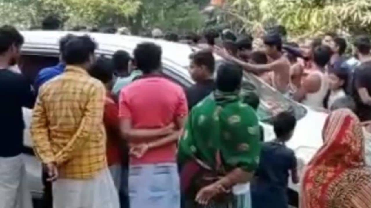 Pradhan Mantri Awas Yojana: আবাসে নাম নেই, বিডিওর গাড়ি ঘিরে বিক্ষোভের অভিযোগ নন্দীগ্রামে