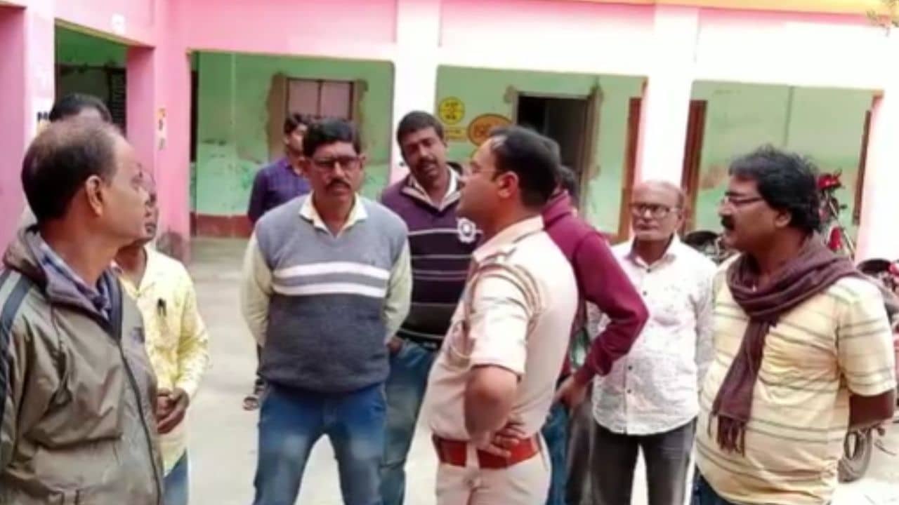 Dhaniakhali: সাহসী মেয়ে স্কুলে গিয়ে বলে দিল সবটা, এরপরই পুলিশ হাজির বাড়িতে...