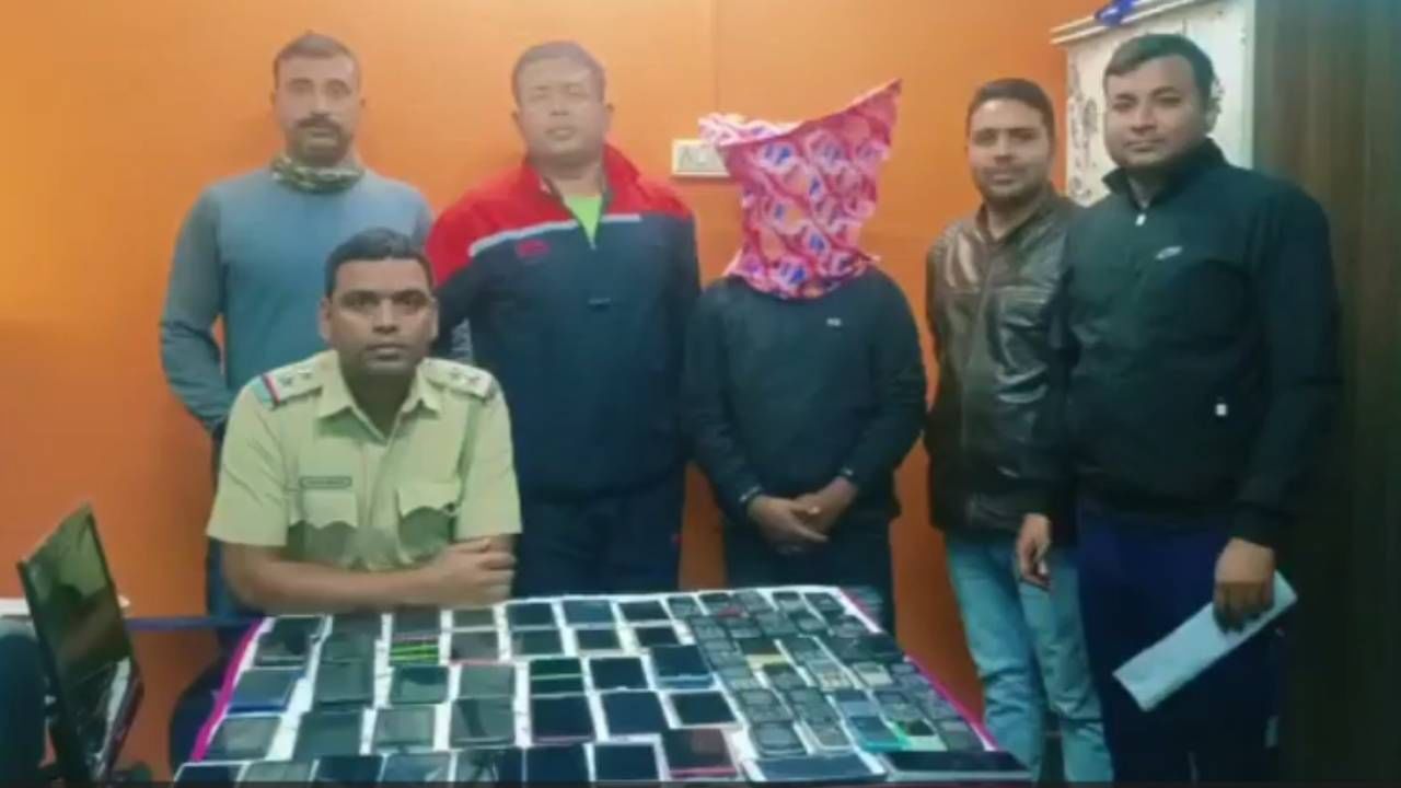 Stolen Mobile: বিক্রির বৈধ কাগজ নেই! ভাঙড়ে উদ্ধার ৭০ চোরাই মোবাইল