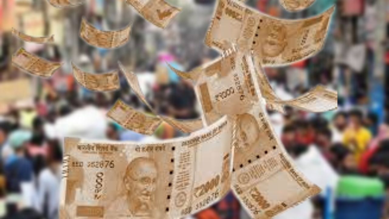 ATM Theft: রাস্তায় উড়ছে ৫০০- ২০০০-র নোট! টাকা কুড়োতেই হুড়োহুড়ি শুরু করল স্থানীয় বাসিন্দা, মাথায় হাত পুলিশের
