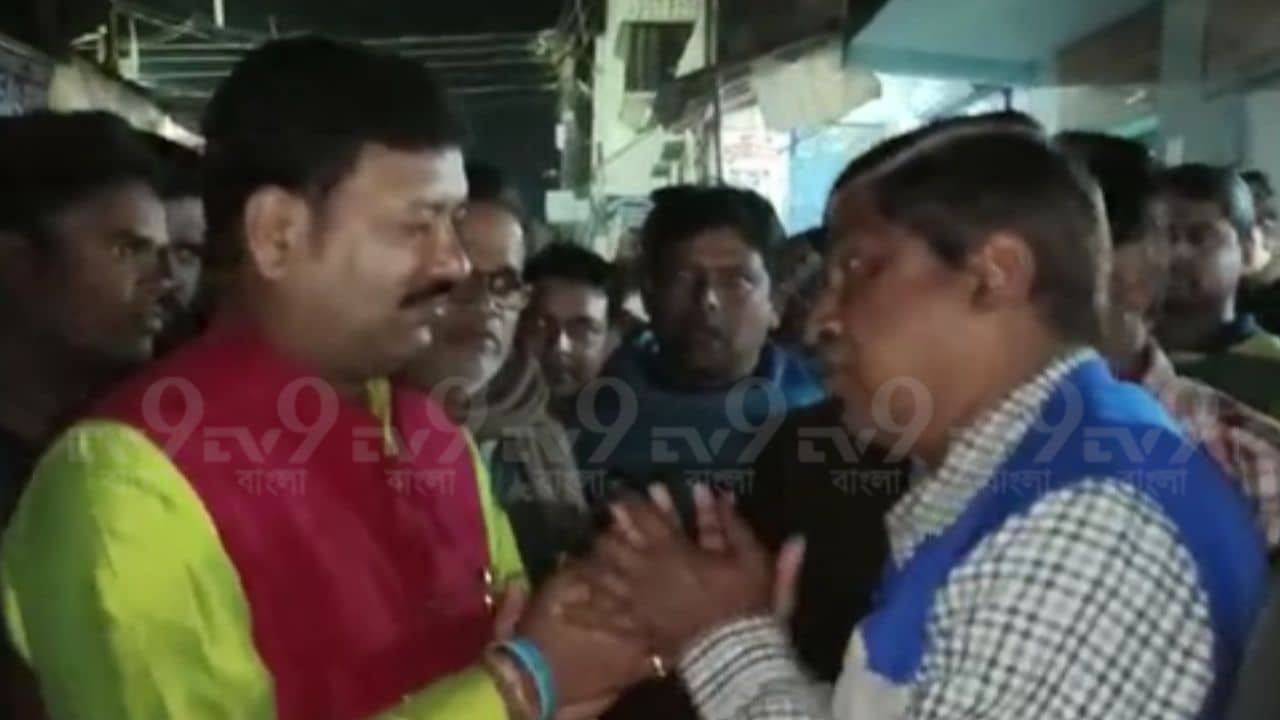 TMC MLA: মায়ের কোল থেকেও বাচ্চা পড়ে যাচ্ছে, রাস্তাটা করে দিন এবার, বিধায়ককে দেখেই ক্ষোভ